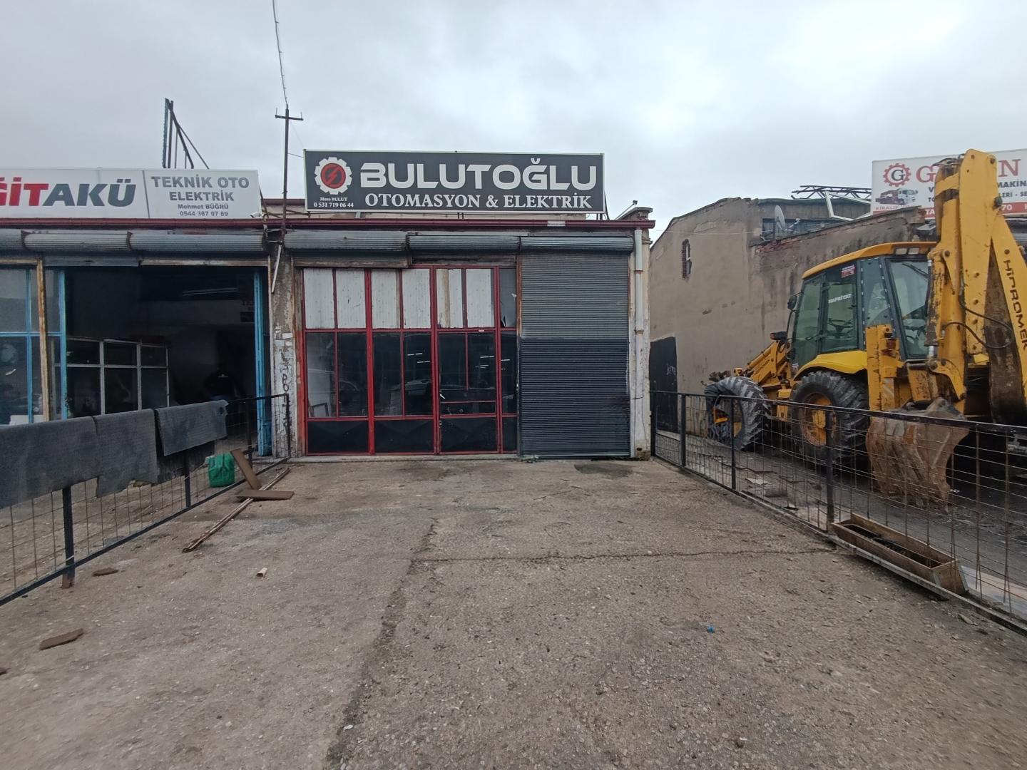 PLAZA'DAN 2. KÜÇÜK SANAYİ'DE 5. ADA 1. BLOK'DA SATILIK İŞYERİ