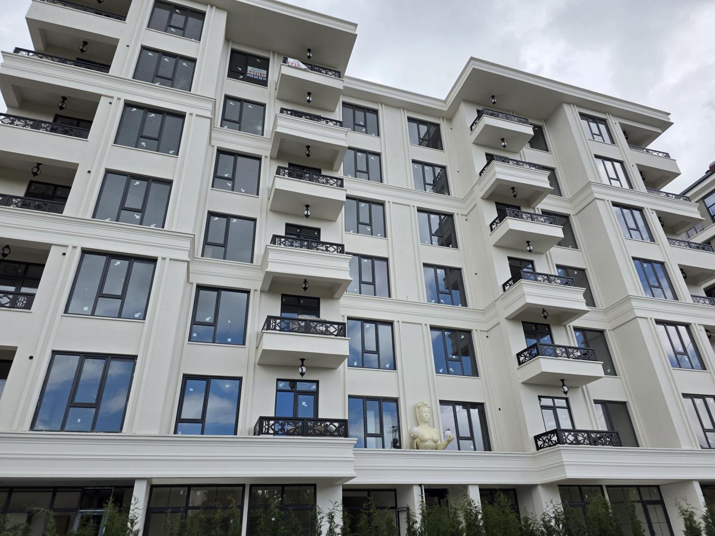 Plaza'dan Güney Cephe Sıfır Ara Kat 2+1 Lüks Rezidans Daire - Resim 2